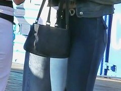 Bombshell in tight jeans stars in a hot candid street video