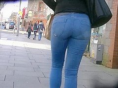 Candid ass in skinny jeans