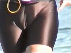 Candid cameltoe closeup of chick in the latex shorts 04n