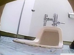 Hot chick panics when she saw a