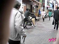 She didn’t fight back the skirt shark with her umbrella